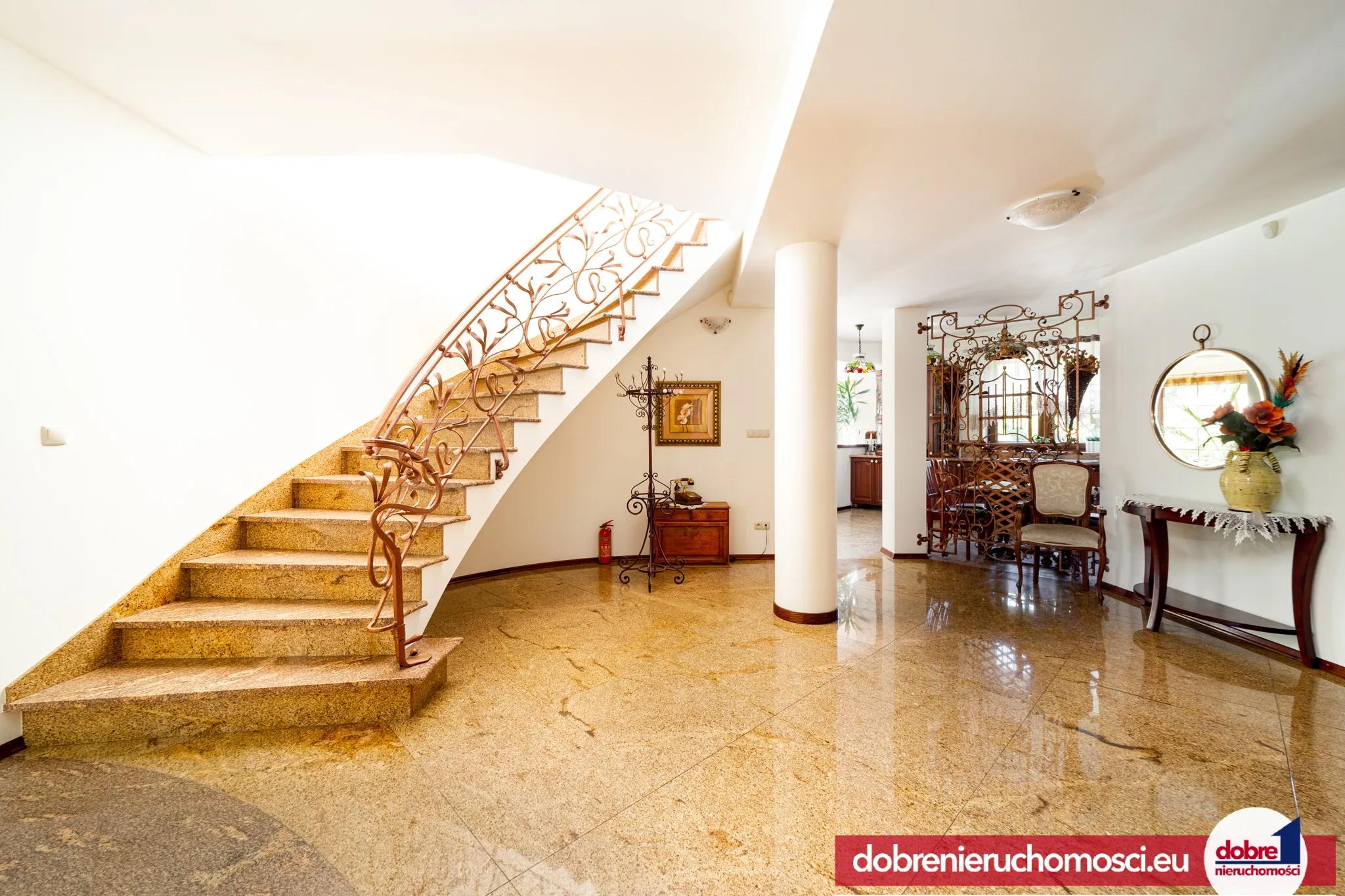 Dom wolnostojący 364.00 m²