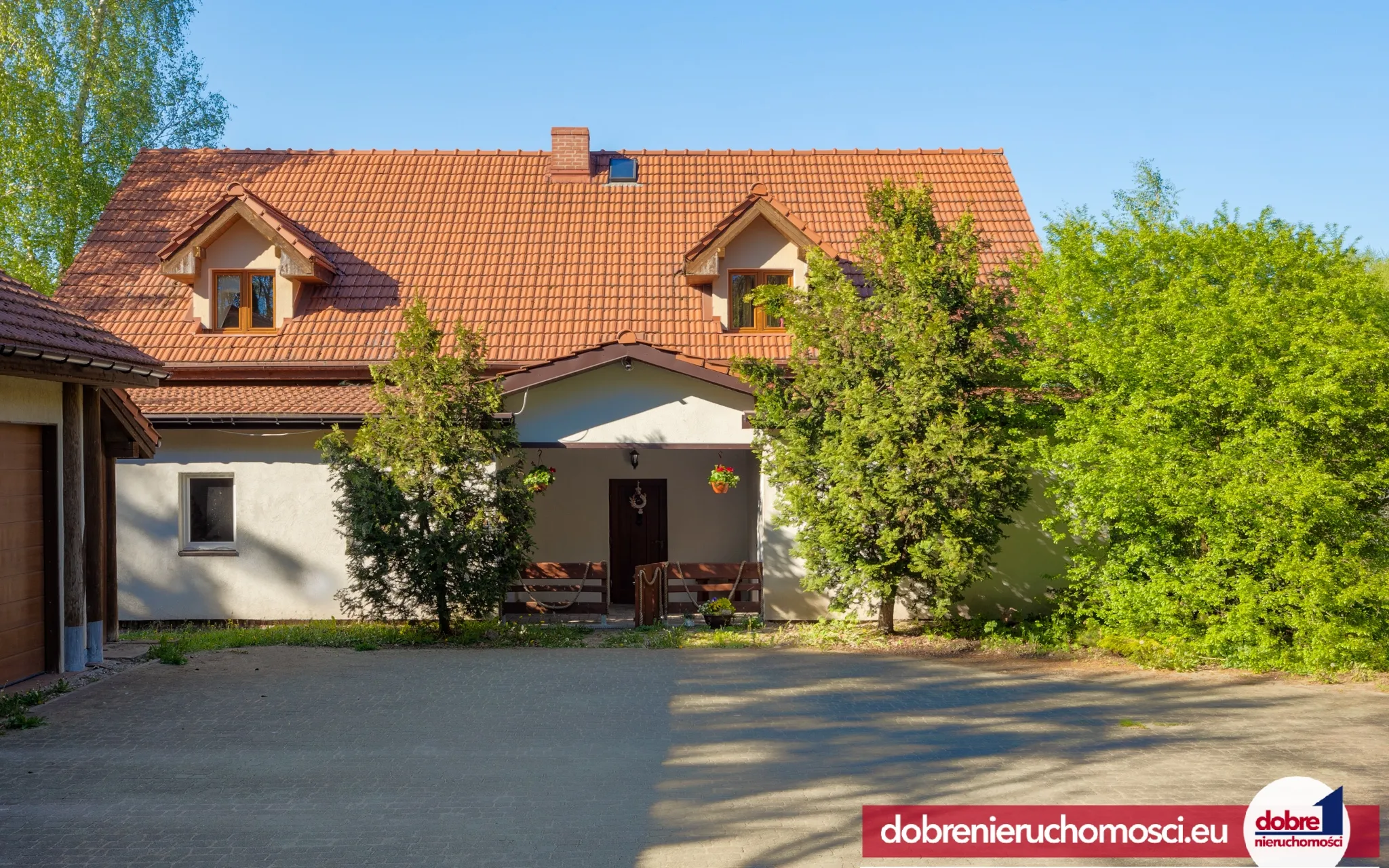 Dom wolnostojący 260.00 m²