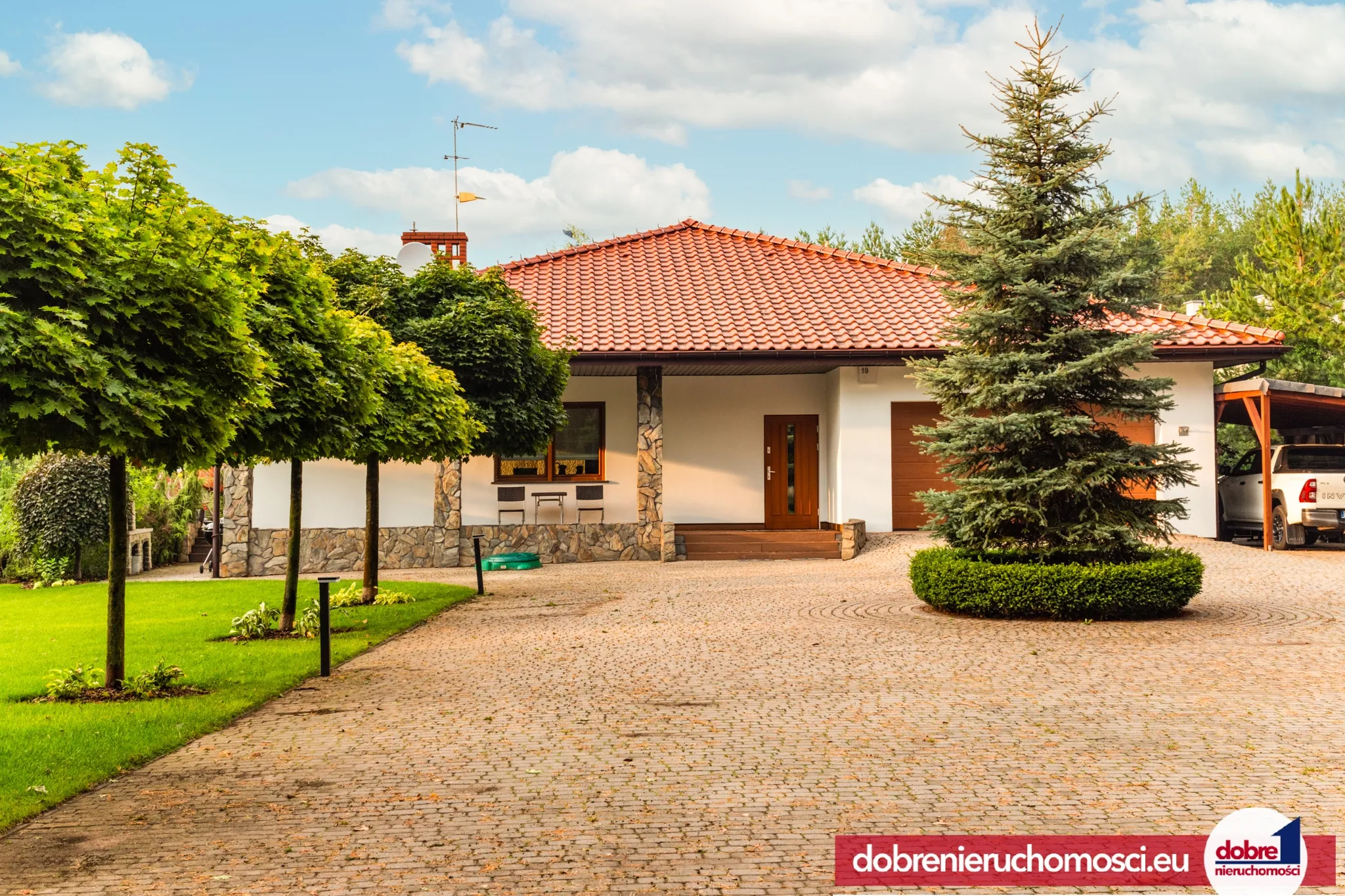 Dom wolnostojący 235.00 m²