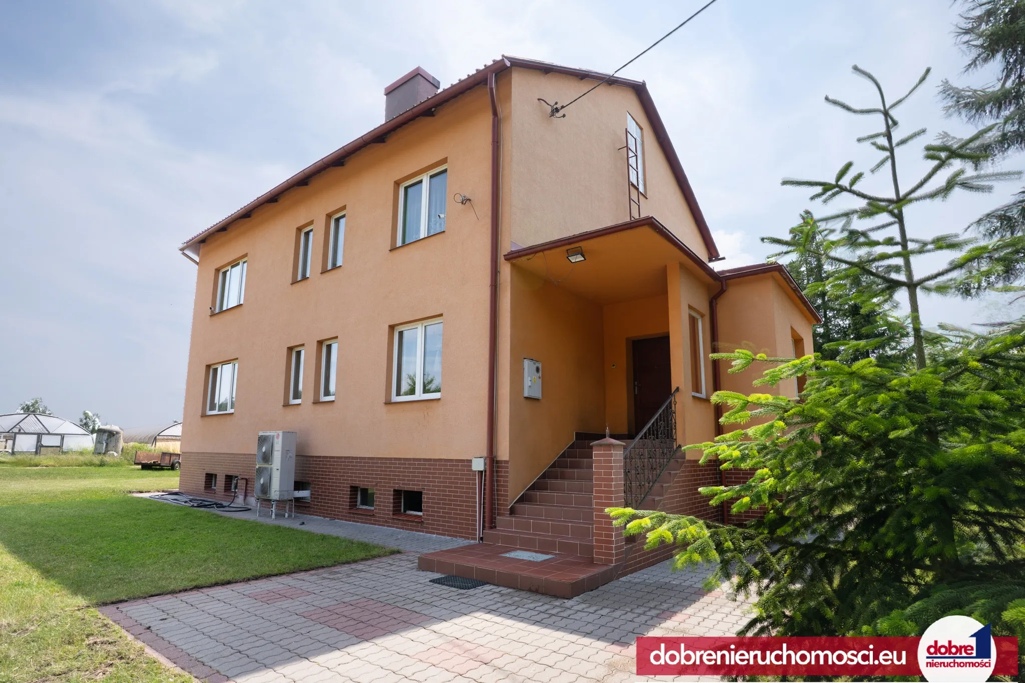 Dom wolnostojący 300.00 m²