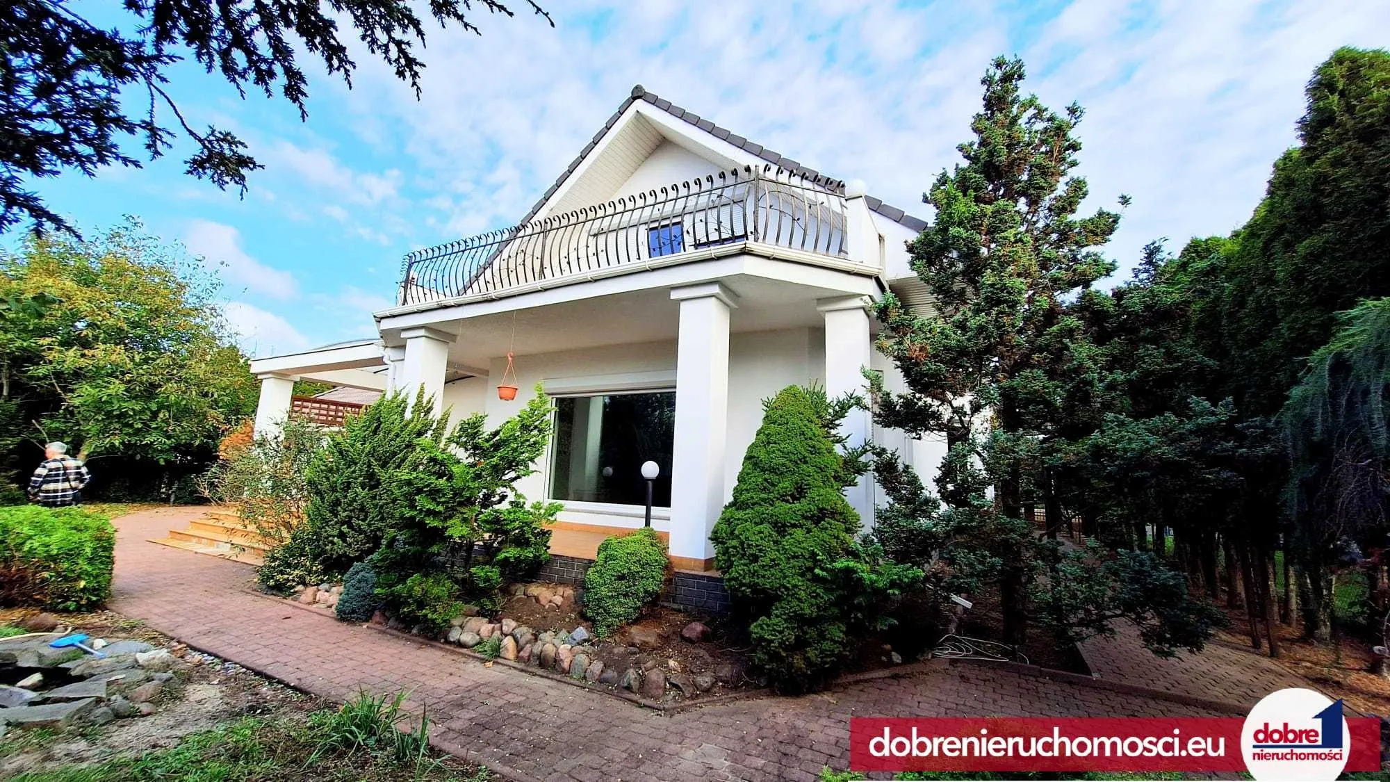 Dom wolnostojący 260.00 m²