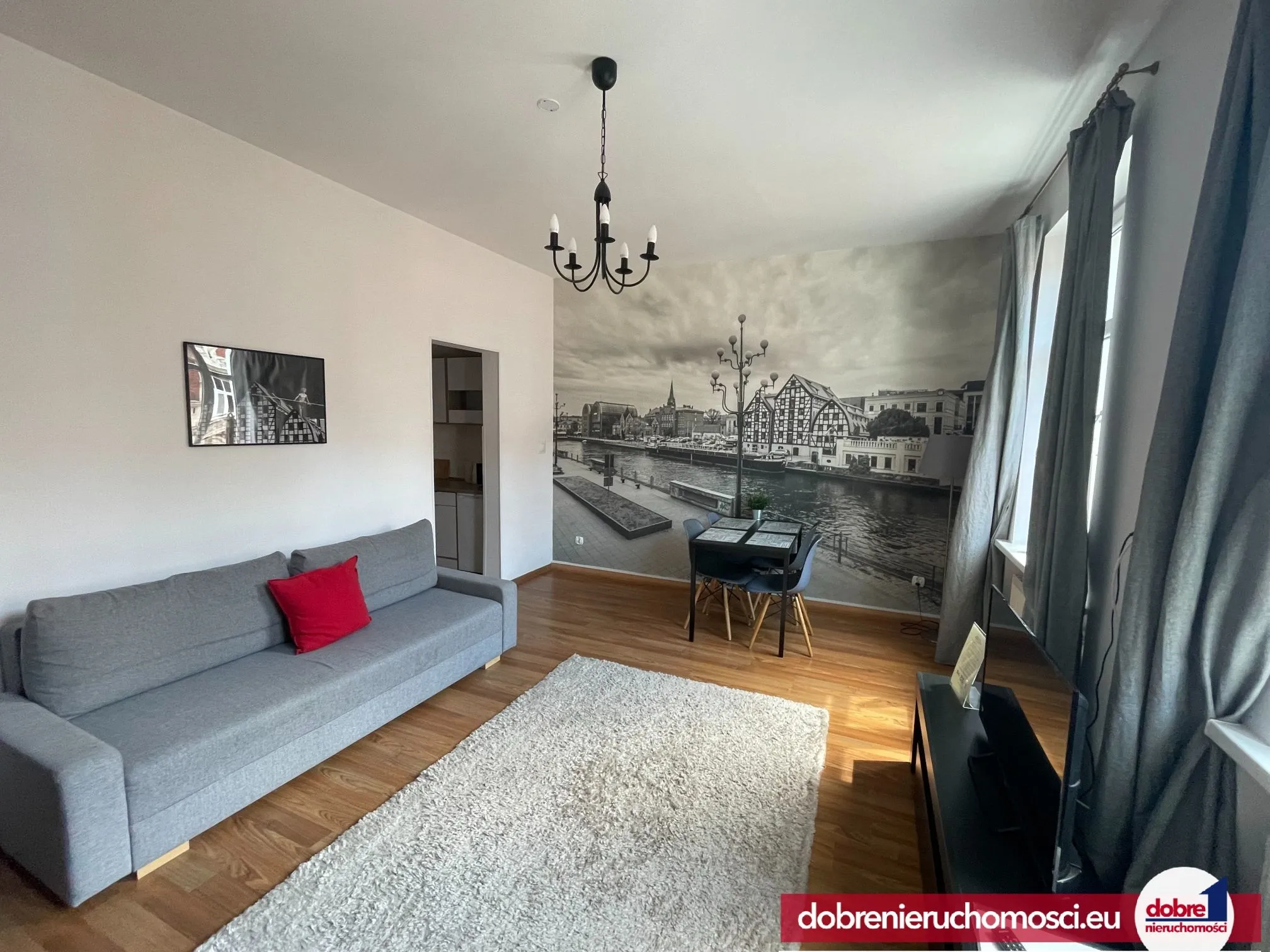 Wolnostojący 560.00 m²